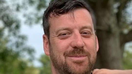 Policial é demitido após soltar um pum no rosto de colega Policial é demitido após soltar um pum no rosto de colega