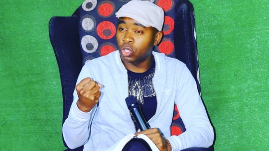 Pastor afirma curar fieis com ‘poder divino da flatulência’: foto viralizou Pastor afirma curar fieis com ‘poder divino da flatulência’: foto viralizou